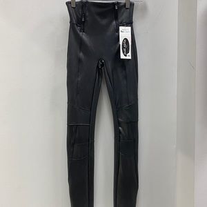 Hip Zip Leather Legging